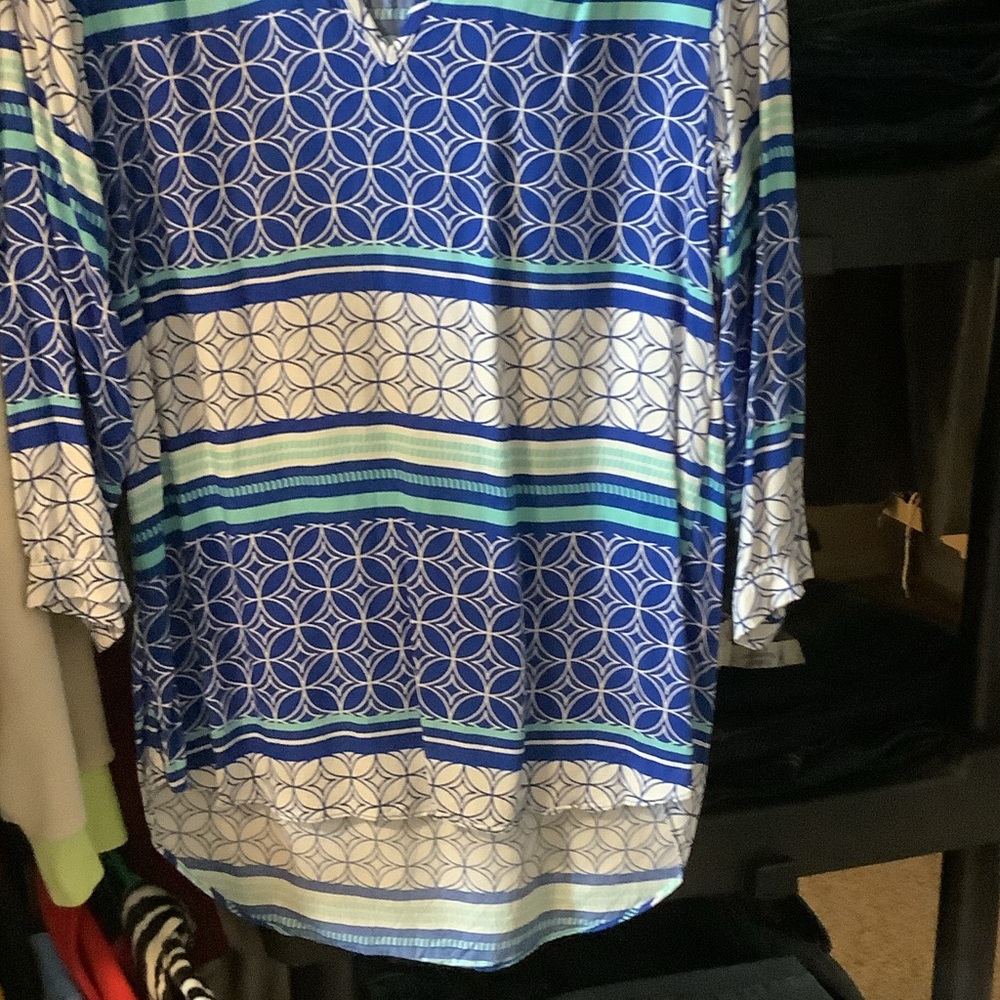 Escapada Blue and White Geometric Tunic - Picture 4 of 7